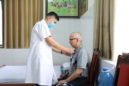 <a href="/danh-cho-khach-hang" title="Dành cho khách hàng" rel="dofollow">KHÁM CHỮA BỆNH</a>