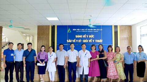 Tiếp đón đoàn công tác Bệnh viện Y học cổ truyền tỉnh Quảng Bình thăm và làm việc tại Bệnh viện YHCT Lào Cai