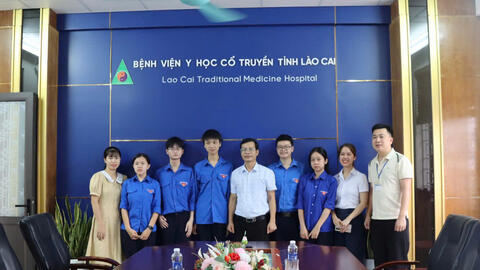 CHI ĐOÀN  BỆNH VIỆN Y HỌC CỔ TRUYỀN TỈNH LÀO CAI PHỐI HỢP VỚI ĐOÀN PHƯỜNG CAM ĐƯỜNG TỔ CHỨC CHIẾN DỊCH TÌNH NGUYỆN HỖ TRỢ NGƯỜI BỆNH