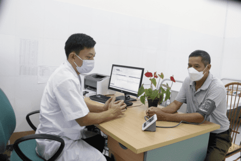 Bệnh viện Y học cổ truyền khám sức khỏe miễn phí cho người cao tuổi trên địa bàn thành phố Lào Cai