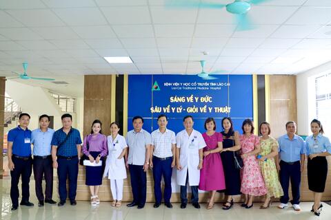 Tiếp đón đoàn công tác Bệnh viện Y học cổ truyền tỉnh Quảng Bình thăm và làm việc tại Bệnh viện YHCT Lào Cai