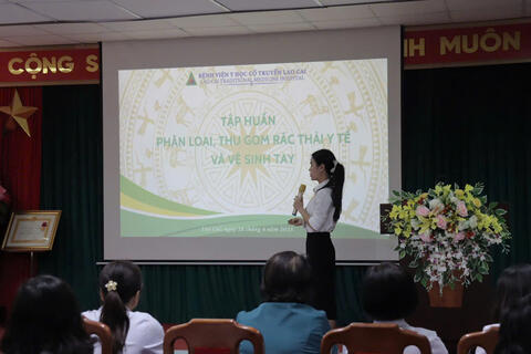 TẬP HUẤN PHÂN LOẠI, THU GOM RÁC THẢI Y TẾ VÀ VỆ SINH TAY NĂM 2025