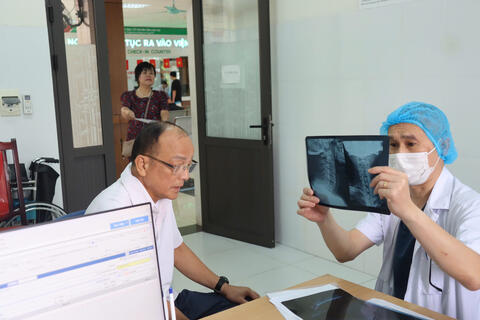 KHÁM BỆNH CÙNG CHUYÊN GIA BỆNH VIỆN THỂ THAO VIỆT NAM TẠI BỆNH VIỆN Y HỌC CỔ TRUYỀN TỈNH LÀO CAI