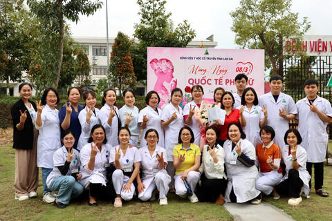 Bệnh viện Y học cổ truyền tỉnh Lào Cai tổ chức hoạt động chào mừng Ngày Quốc tế Phụ nữ 8/3