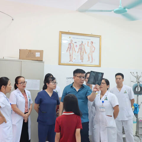 BỆNH VIỆN Y HỌC CỔ TRUYỀN TỈNH LÀO CAI TỔ CHỨC LỚP TẬP HUẤN VÀ TIẾP NHẬN CHUYỂN GIAO KỸ THUẬT “CHÂM CỨU CHUYÊN SÂU ĐIỀU TRỊ TAI BIẾN MẠCH MÁU NÃO”